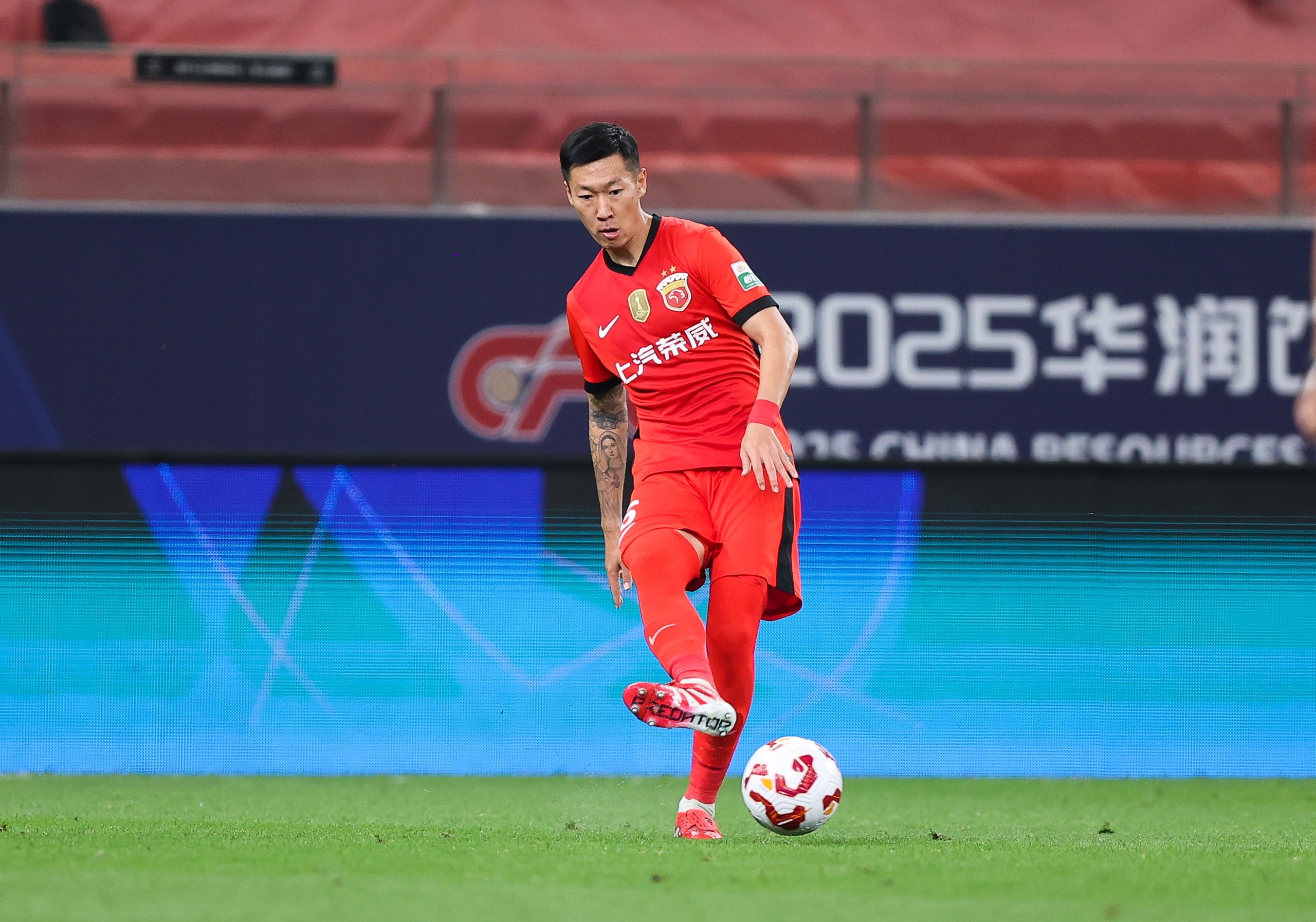 BOB体育关于西甲今夜再迎强敌，广州队迎来里程碑，主帅态度——气氛紧张，年轻球员得到机会的信息